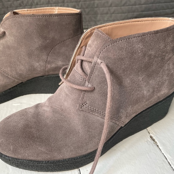 Clarks size 8 women’s desert booties - Picture 4 of 8